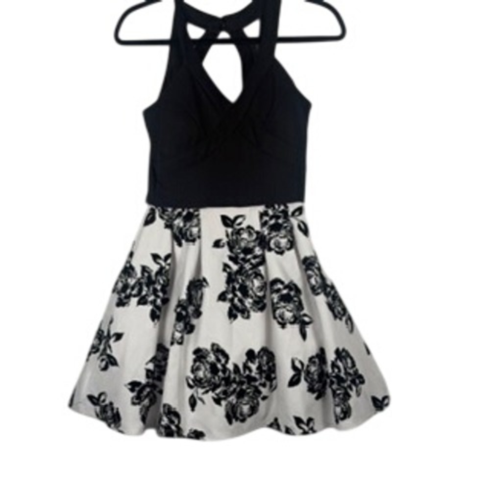 Crystal Doll Black White Floral Rose Halter Fit Flare Dress‎ Prom Formal Size 5